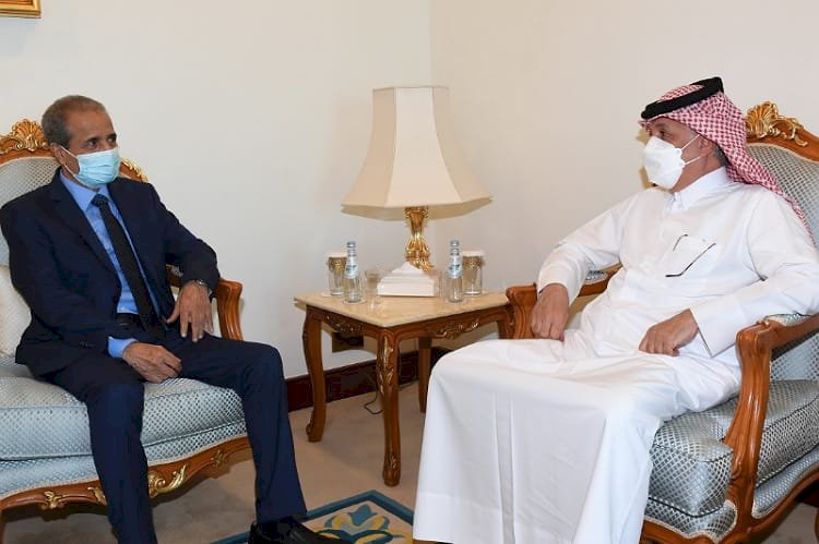 ما السر وراء لقاء وزير الخارجية القطري والقائم بأعمال السفير اليمني؟