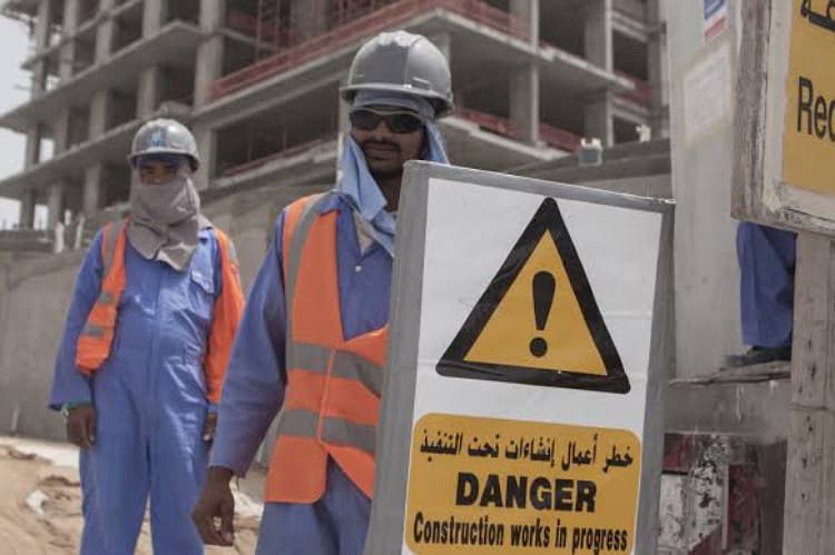 بعد تقرير العفو الدولية.. أندية أوروبا تكشر عن أنيابها أمام قطر بسبب انتهاكات العمال