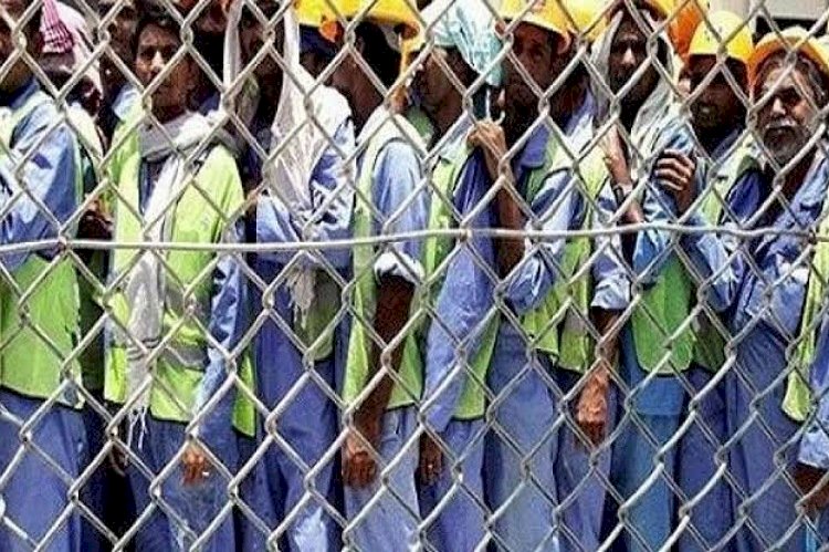 الجارديان: قوانين قطر لم تغير شيئاً من واقع العمال المهاجرين؟