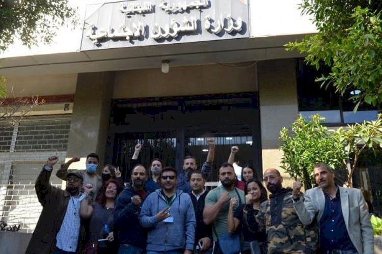 الأوضاع تشتعل في لبنان.. المحتجون يقتحمون وزارة الشؤون الاجتماعية
