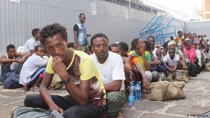 جندتهم ميليشيا الحوثي.. عشرات القتلى والجرحى المهاجرين الإثيوبيين في اليمن