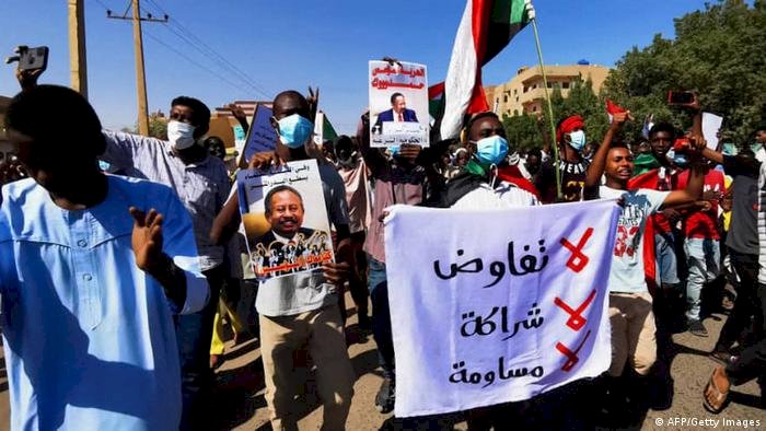 الأوضاع تتفاقم في السودان.. مظاهرات واحتجاجات شديدة في الشارع مرة أخرى