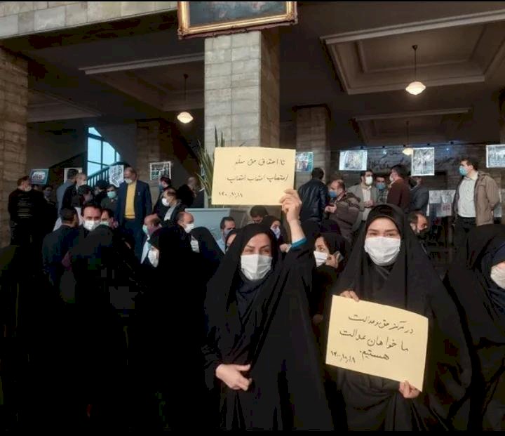 غضب ووعود كاذبة.. تدني الرواتب يشعل احتجاجات موظفي القضاء في إيران
