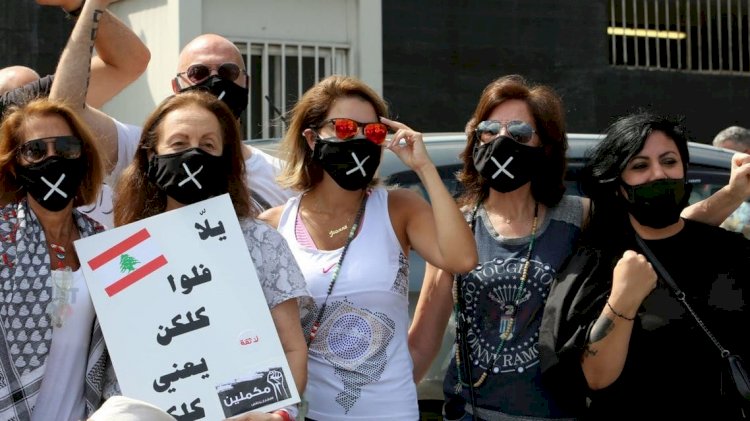 أزمات اقتصادية تضرب لبنان.. احتجاجات بسبب الوضع المعيشي الصعب.. ومحلل يكشف التفاصيل