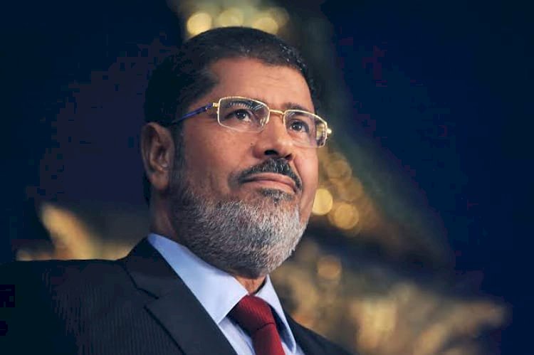 محمد مرسي.. العروس الماريونت في يد بديع والشاطر