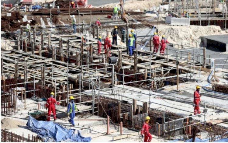 العفو الدولية تطالب قطر بـ440 مليون دولار تعويضات لعمال تعرضوا لانتهاكات في الدوحة