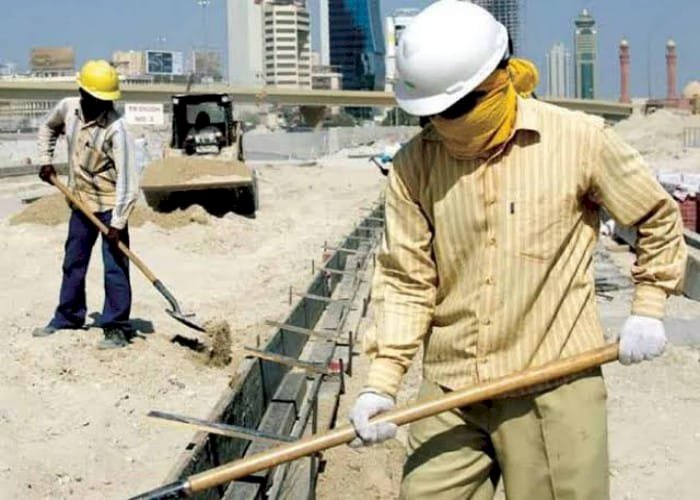 قطر.. صمت عالمي على أهوال يعيشها العمال في الدوحة