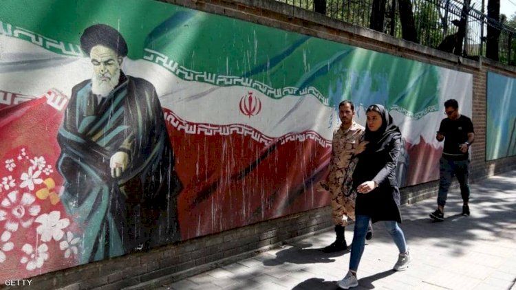 اعتقالات انتقامية للسائحين.. إيران تعتقل 120 سائحًا للضغط على أوروبا