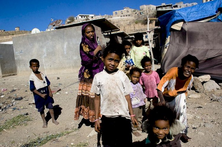 مسلسل انتهاكات الحوثي لحق الطفولة مستمرة.. هذه حقيقة معسكرات الميليشيا الصيفية