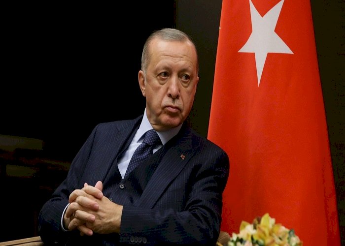 فورين بوليسي: أردوغان يبتز الغرب لإنقاذ شعبيته المنهارة
