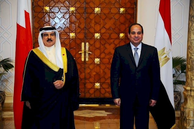 السيسي في البحرين.. ما دلالات زيارة الرئيس المصري لـ المنامة؟.. محللون يجيبون