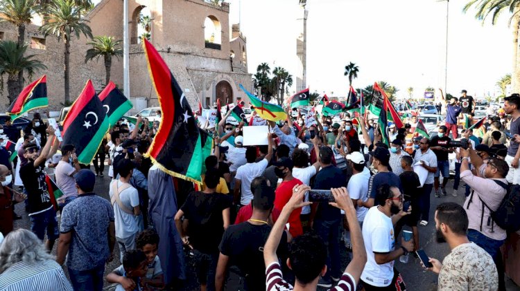 نفِد الصبر.. الشباب الليبي يهدد بـ عصيان مدني إذا ما استمر الفشل السياسي