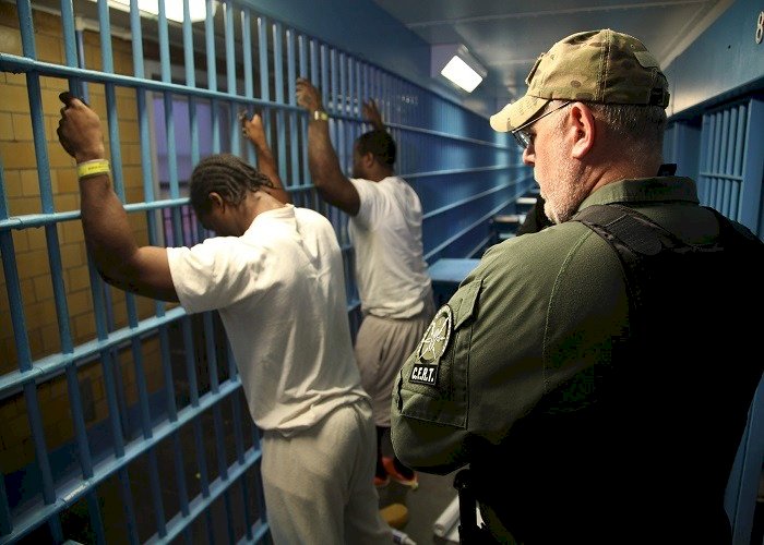 الأبشع في العالم.. ماذا يحدث خلف القضبان الحديدية لـ أسوأ سجون العالم؟