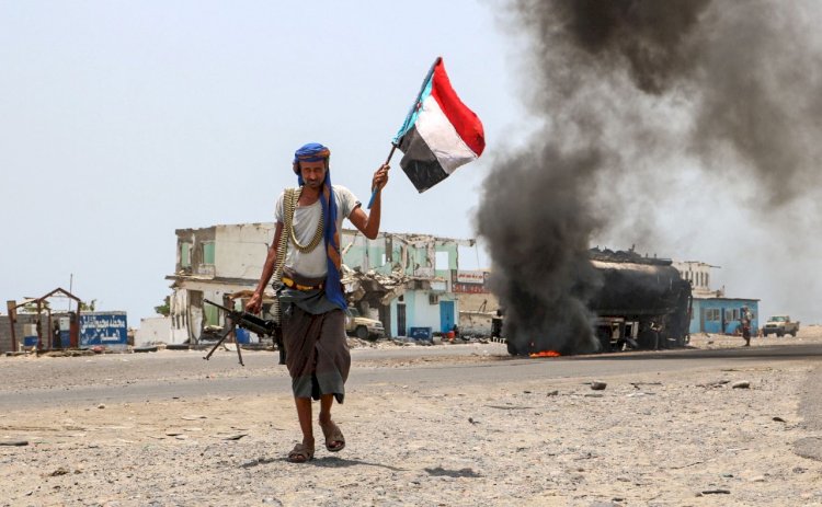 سلاح في يد الحوثي.. نشطاء يمنيون يرفضون تمديد الهدنة
