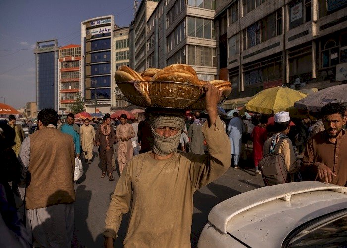 إننا جوعى.. ملايين الأفغان معرَّضون للمجاعة نتيجة سياسات طالبان