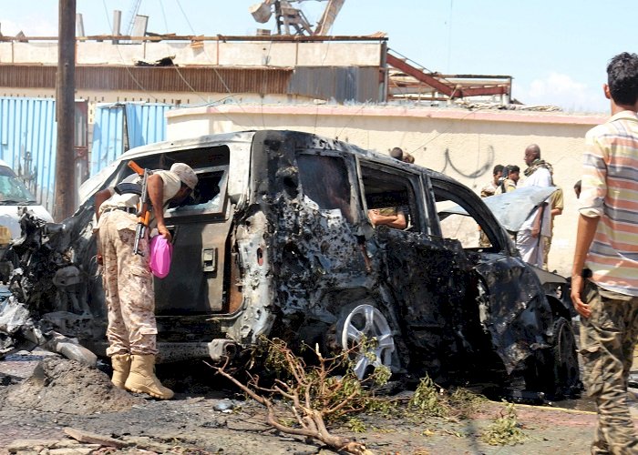 انفجارات قوية تكشف مخططات إيران والحوثي في اليمن