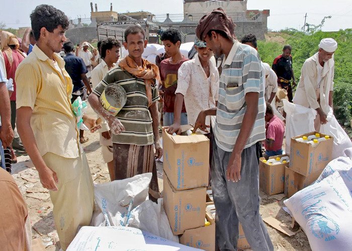 اليمن.. ميليشيا الحوثي تسرق المساعدات الأممية وتترك أهل صنعاء في مواجهة السيول