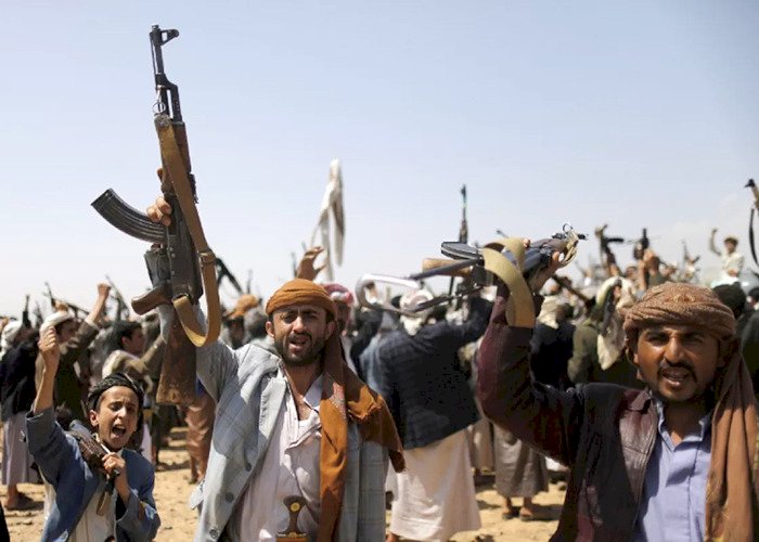 اليمن.. ميليشيا الحوثي تنهب المساعدات الإنسانية وحصار تعز ينذر بكارثة