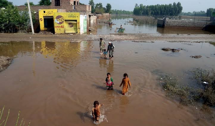 ضحايا تغيّر المناخ.. العالم ينتفض لمساعدة باكستان على الصمود أمام الفيضانات