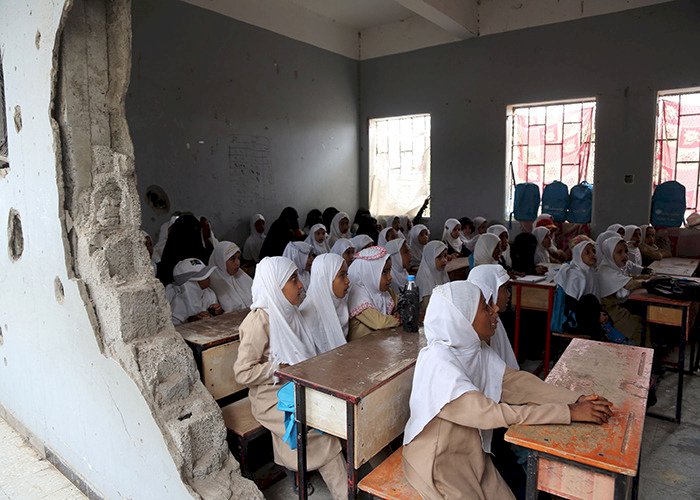 اليمن.. الحوثيون يفصلون طالبة من مدرستها لرفضها ترديد شعارات إيرانية