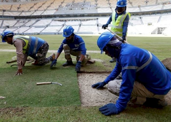 عمال منشآت مونديال 2022 لـ فرانس برس : قطر سرقت أحلامنا