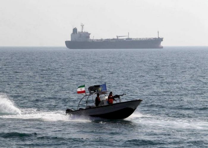 ما وراء الهجوم الإيراني على ناقلات النفط الدولية قُبالة سواحل عمان؟