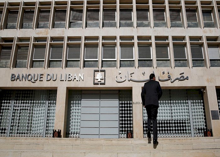 معركة البقاء.. بنوك لبنان تسعى للصمود في ظل الانهيار المالي وفساد النخبة