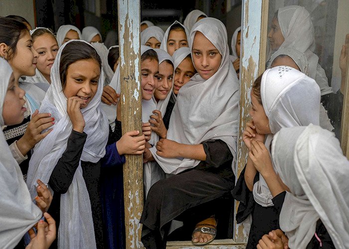 طالبان تواصل انتهاكاتها ضد النساء.. حظر خوض امتحان القبول بالجامعة على الفتيات