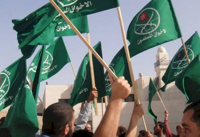انقسامات وانهيارات وفشل.. خبراء يكشفون مستقبل جماعة الإخوان عقب تعيين صلاح عبد الحق