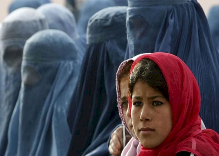 مبعوث الاتحاد الأوروبي لأفغانستان: قمع طالبان للمرأة قد يؤثر على المساعدات الدولية