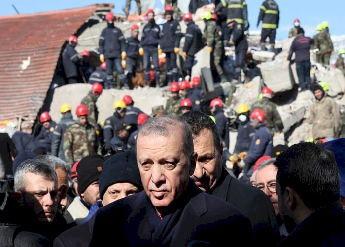 أردوغان يواصل وعوده الكاذبة.. تركيا تغرق في الأزمات الإنسانية بعد الزلزال المدمر