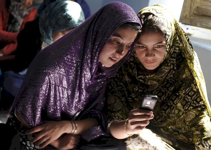 أفغانيات يُدرن مدارس سرية لتعليم الفتيات بعيدًا عن أعين طالبان