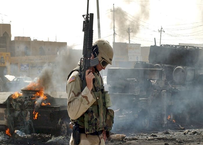 20 عامًا من الغزو الأميركي.. العراق لا يزال بعيدًا عن الديمقراطية الليبرالية بسبب الصراع السياسي