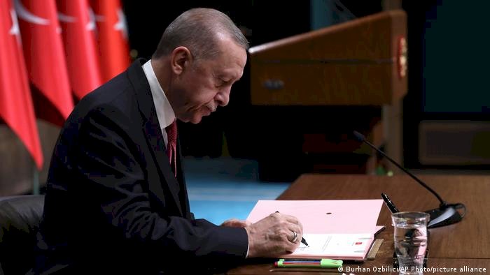 كيف يستغل أردوغان أموال إعادة الإعمار لكسب أصوات الناجين من الزلزال؟