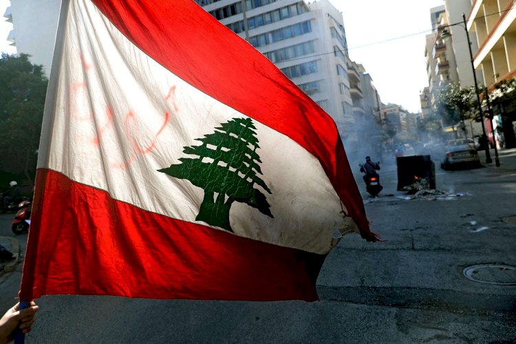 محللون يكشفون عوامل انهيار الليرة اللبنانية وسببها التخبط السياسي