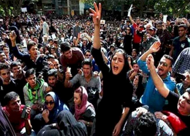 استمراراً للعنف مع المتظاهرين.. عقوبات جديدة على إيران.. آخر المستجدات