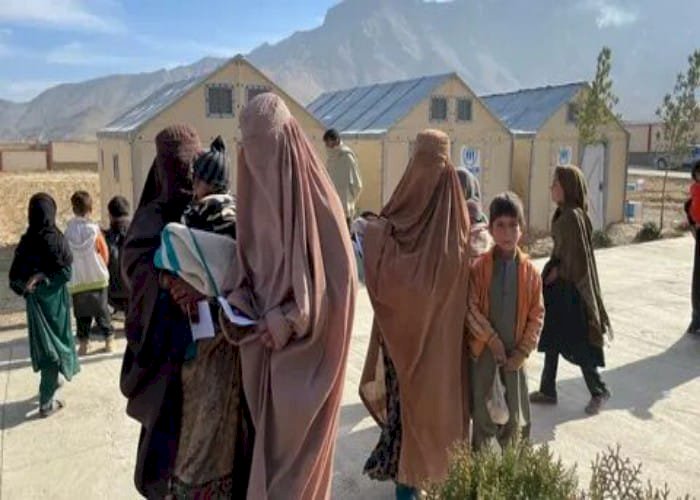 بي بي سي: طالبان تمنع النساء من العمل في الأمم المتحدة وتُهدّد باستمرار عمليات الإغاثة في أفغانستان
