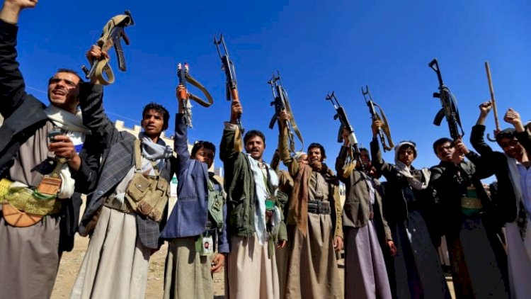لتهديد أمن المنطقة.. الحوثي يهرب الأسلحة إلى السودان لإشعال الأوضاع