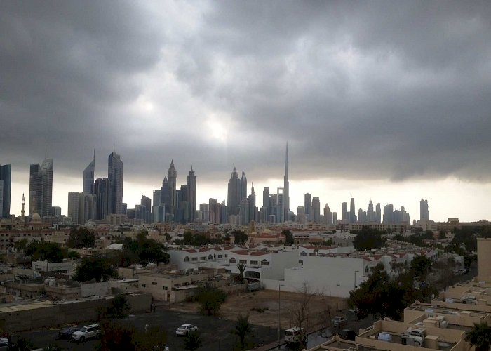 بخطوات جادة وواقعية.. الإمارات تبدأ في التحول للطاقة النظيفة وخفض الانبعاثات قبل قمة المناخ