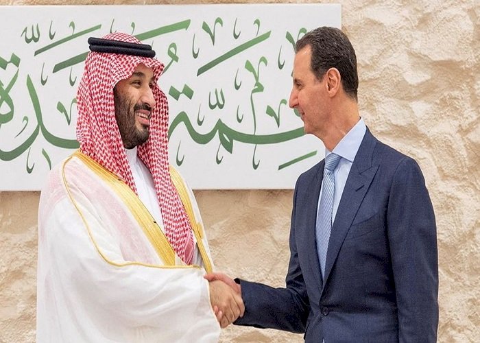 لقاء ودي وسري.. بشار الأسد يجتمع مع رئيس الوزراء اللبناني على هامش القمة العربية