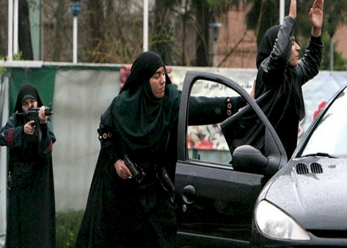 حملة قمع جديدة.. إيران تُصادر سيارات النساء بسبب عدم ارتدائهن الحجاب