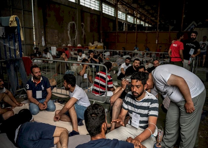 أسوأ كارثة في اليونان.. قارب الموت يحطم أحلام مئات الشباب الفارين من جحيم الأزمات