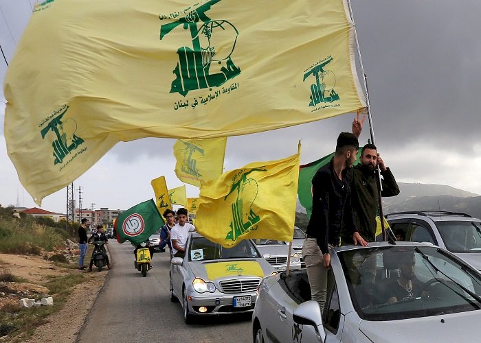بعد اقتراب الانهيار الكامل.. هل يقف حزب الله وراء الأزمة اللبنانية الكبرى؟