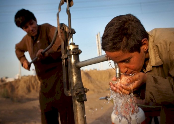 زعزعة الاستقرار الهشّ.. ندرة المياه خطر جديد يهدد النظام الإيراني