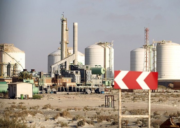 النفط يثير الأزمات في ليبيا مرة أخرى ويهدد الأسواق الدولية