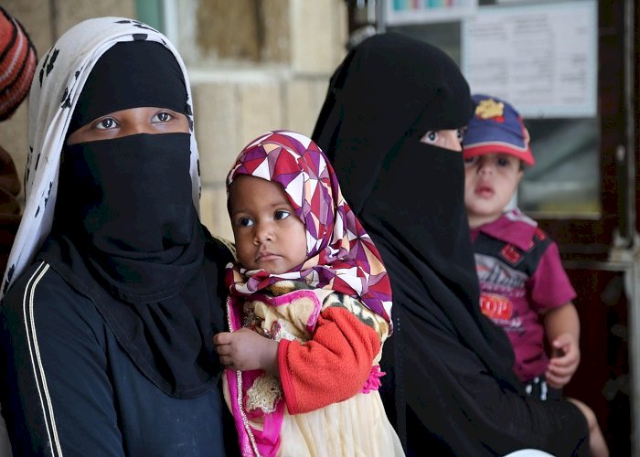 سجن كبير وتطرف.. هيومن رايتس تكشف معاناة المرأة في اليمن تحت سلطة الحوثيين