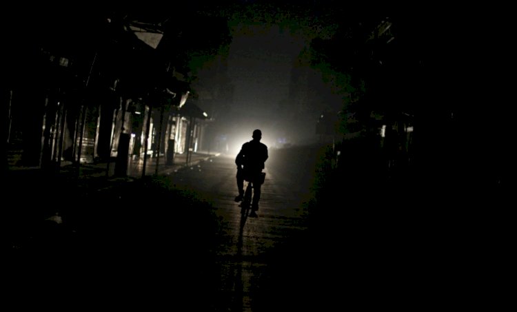 لا حياة في المدن السورية.. أزمات الكهرباء تغرق البلد في الظلام