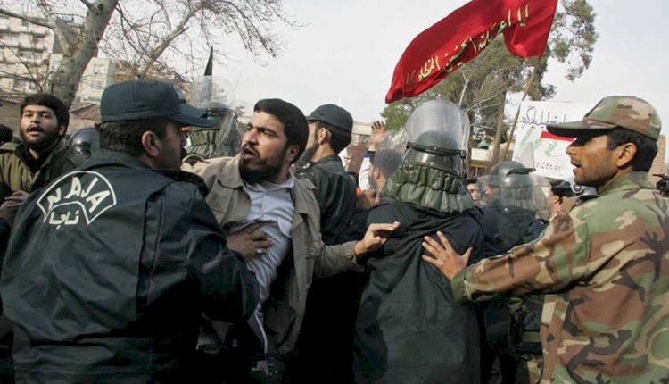 العصر الأسود للصحافة الإيرانية.. الإساءة والاعتقال والإقصاء للصحافيين على يد النظام