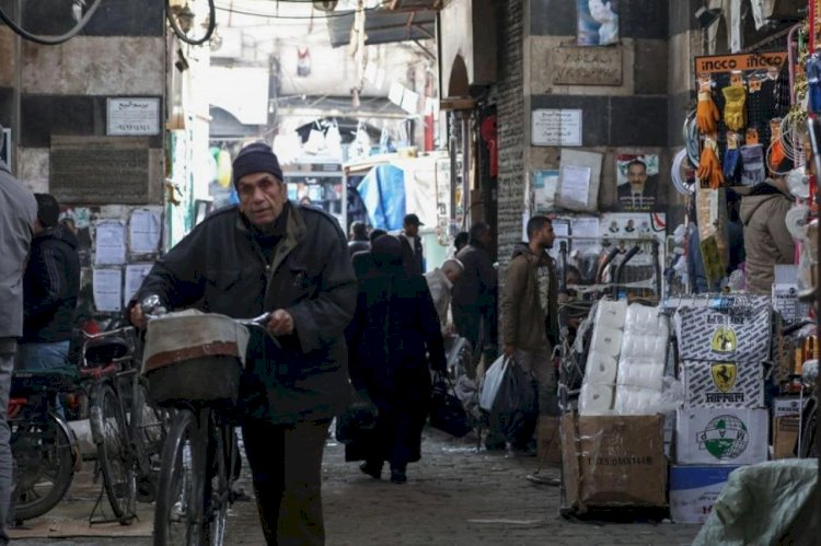 بالهجرة.. كيف يواجه تجار سوريا فقدان الأمل وتدهور الاقتصاد مع استمرار النزاع؟