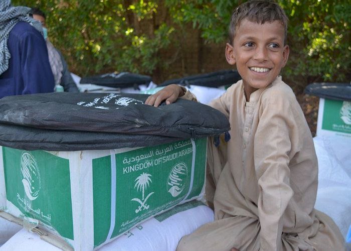 السعودية تواصل مد يد العون.. مساعدات إنسانية عاجلة إلى لبنان واليمن
